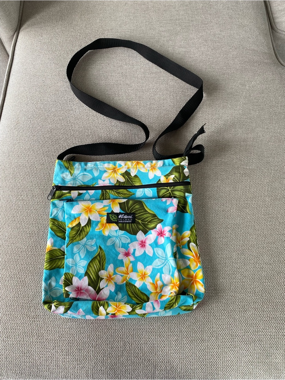 Maui Island Colorful Traditional Hawaiian Fabric Crossbody Bag.  Aloha! 😊🌺🏖️